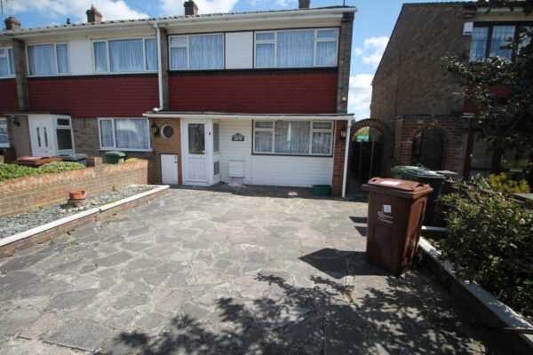 Fambridge Road, Dagenham, RM8