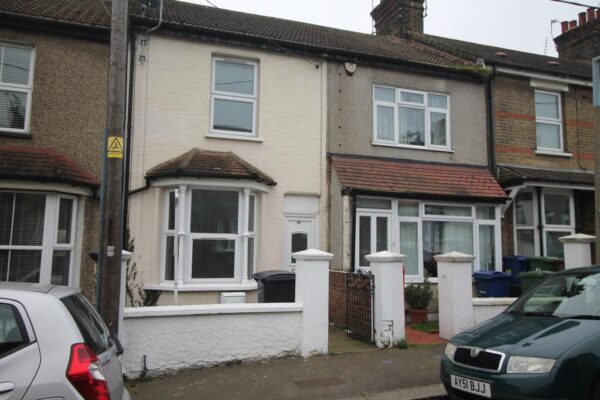 Rosedale Road, Grays, Rm17