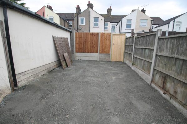 Rosedale Road, Grays, Rm17