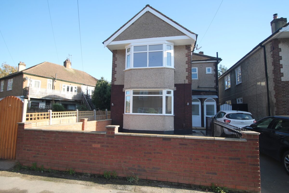 1 A, Esher Avenue, Romford