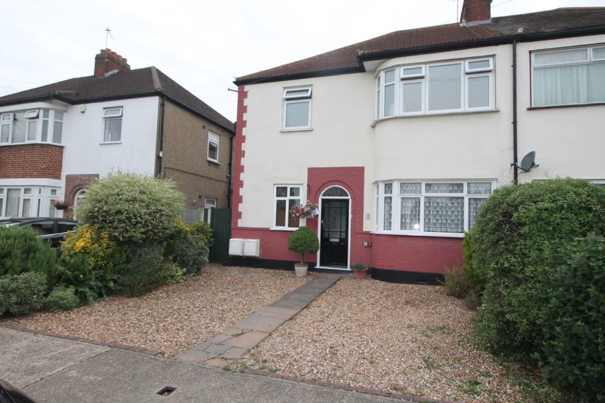 4 Tudor Drive, Romford