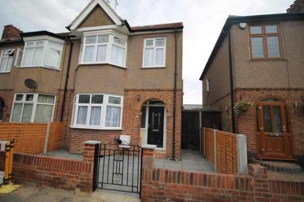 Hainault Road, Romford, RM5